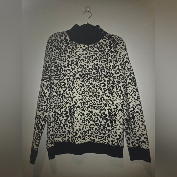 Calvin Klein Sweaters - Calvin Klein Womems Animal Print Sweater. EUC Size M